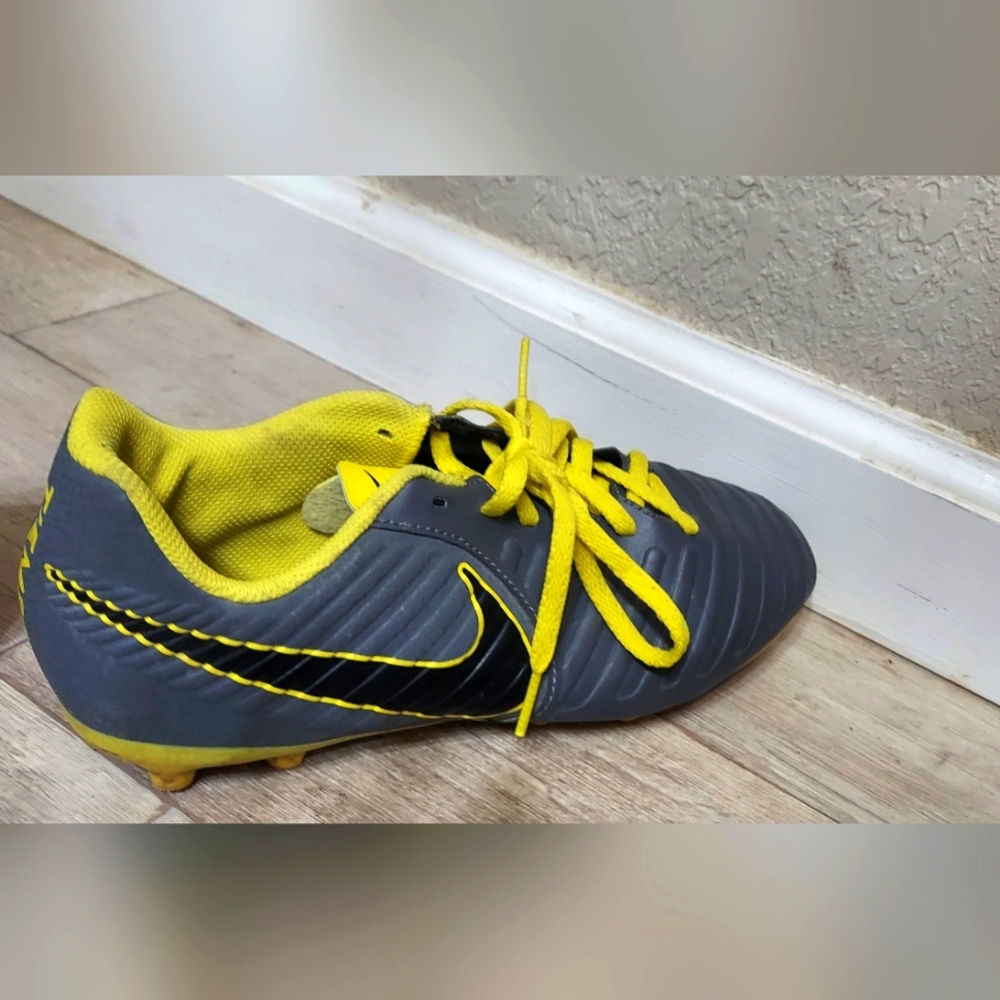 Nike Legend Pro Fg Youth Soccer Cleats Size 5y